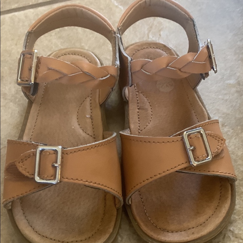 9.5 W stride rite sandals. EUC.
